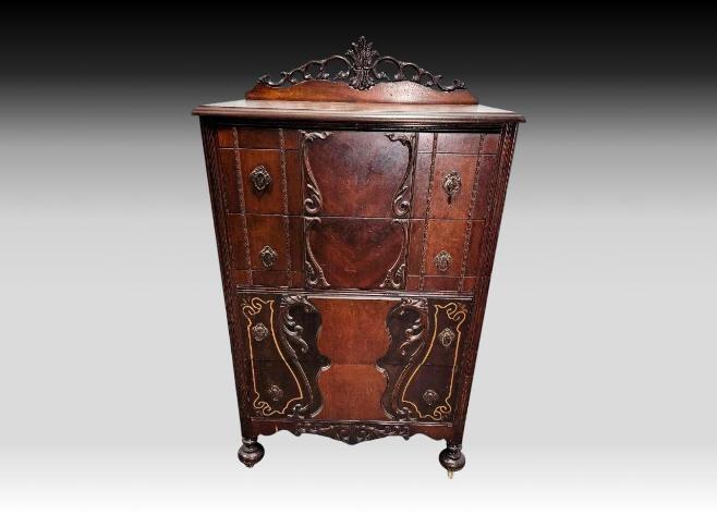Ornate Wooden 4-Drawer Dresser