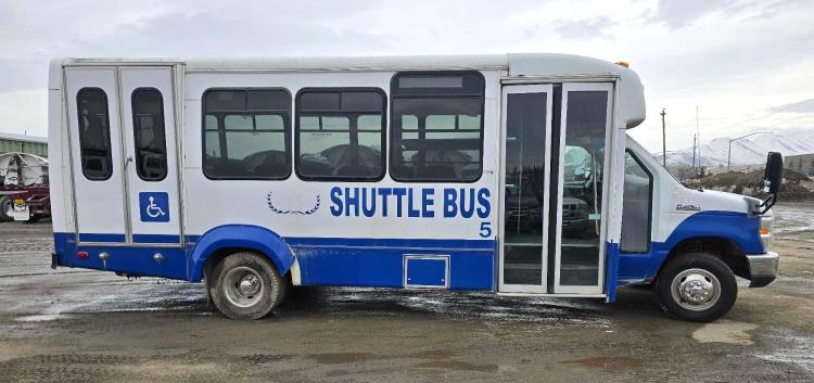 2008 Davey Coach-Ford E-450 Shuttle Bus w/Wheelchair Lift 