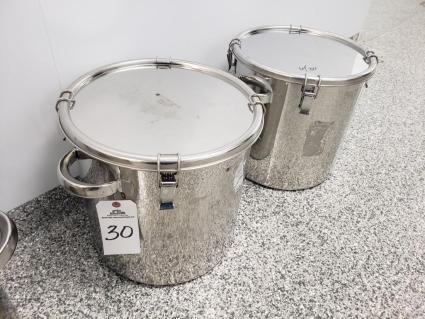 lot-of-2-36-liter-eagle-stainless-container-storage-tanks-w-clip-down-covers