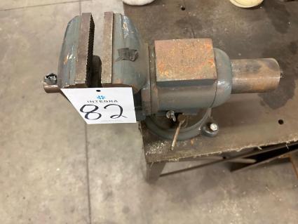 5-bench-vise-with-swivel-base
