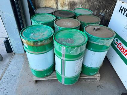 9-barrels-of-castrol-pyroplex-blue-2-grease-and-2-grease-pumps