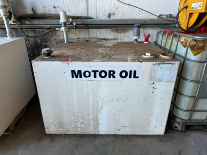 motor-oil-tank-with-graco-pump-and-2-hose-reels