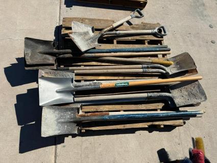 pallet-of-square-shovels