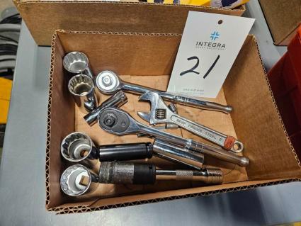 lot-of-assorted-sockets-w-2-1-2-drive-ratchets