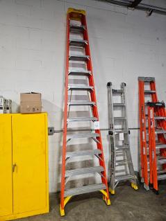 12-werner-fiberglass-step-ladder