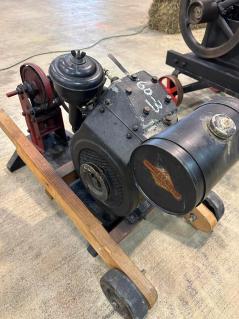 60-3-old-briggs-engine-with-air-pump-show-piece
