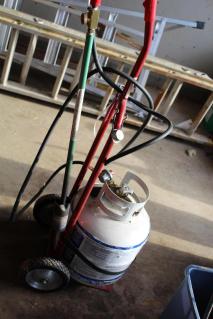 weed-torch-on-cart-with-propane-tank