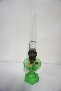 green-aladdin-lamp-with-locking-chimney-24-small-flakes-on-top-of-chimne