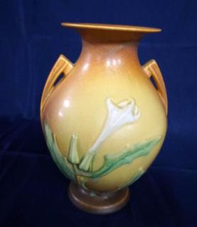roseville-thornapple-vase-10-5