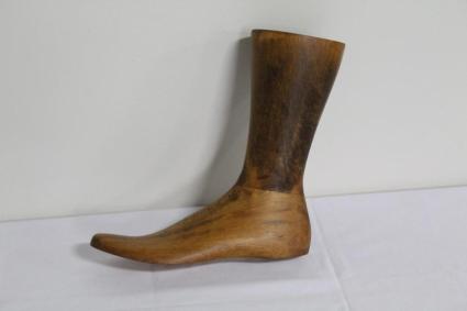 wood-shoe-mold