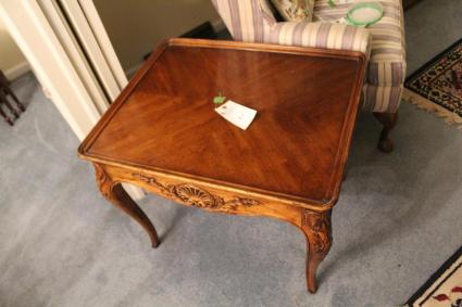 henredeon-end-table-with-carving-matches-lot-18