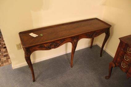 henredon-carved-sofa-table-matches-lot-7-56x16x27