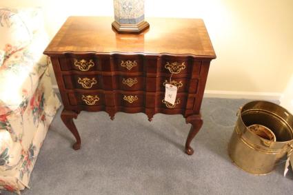 henredon-mahogany-queen-anne-3-drawer-desk