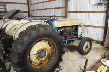ford-800-series-tractor-runs-headlamps-dont-work
