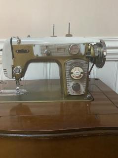vintage-homemaker-deluxe-sewing-machine