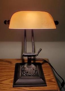 adjustable-metal-desk-lamp