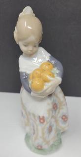 lladro-valencian-girl-holding-oranges-figurine