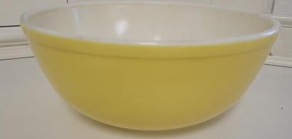 c-1940s-yellow-pyrex-mixing-bowl