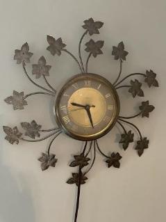 united-clock-corp-wall-gold-metal-maple-leaves