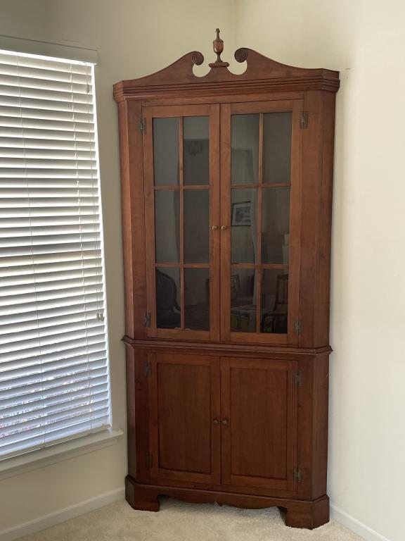handcrafted-corner-cabinet-with-bonnet