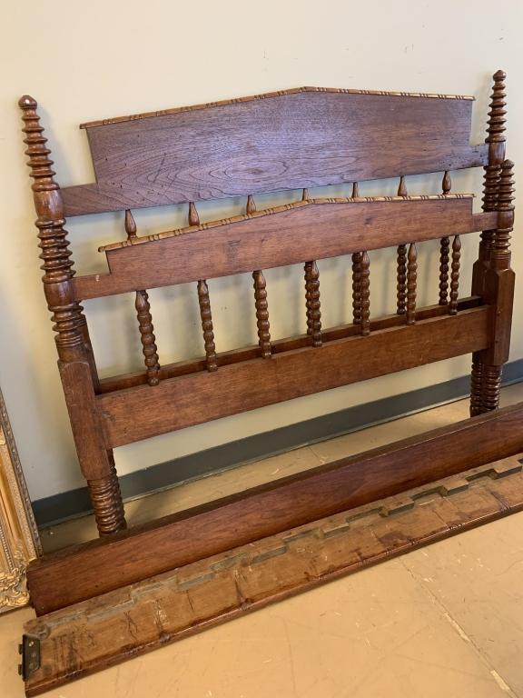 antique-spindle-full-bed