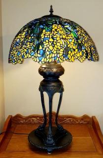 tiffany-style-stained-glass-lamp