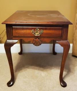 queen-anne-style-end-table