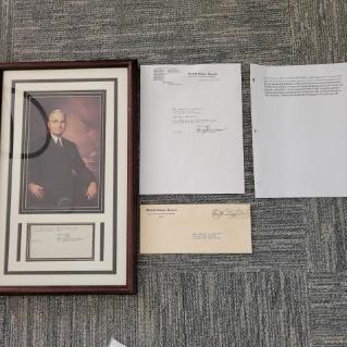 presidential-portrait-with-autograph-memorabilia