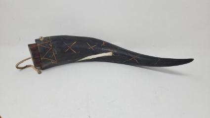 south-african-carved-horn-with-stopper